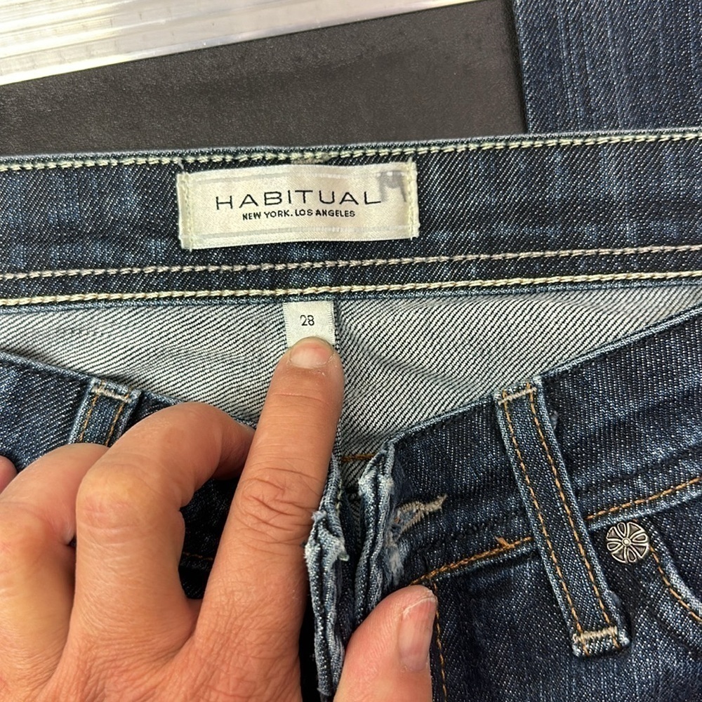533.  Habitual jeans women’s size 28 skinny - Picture 3 of 9